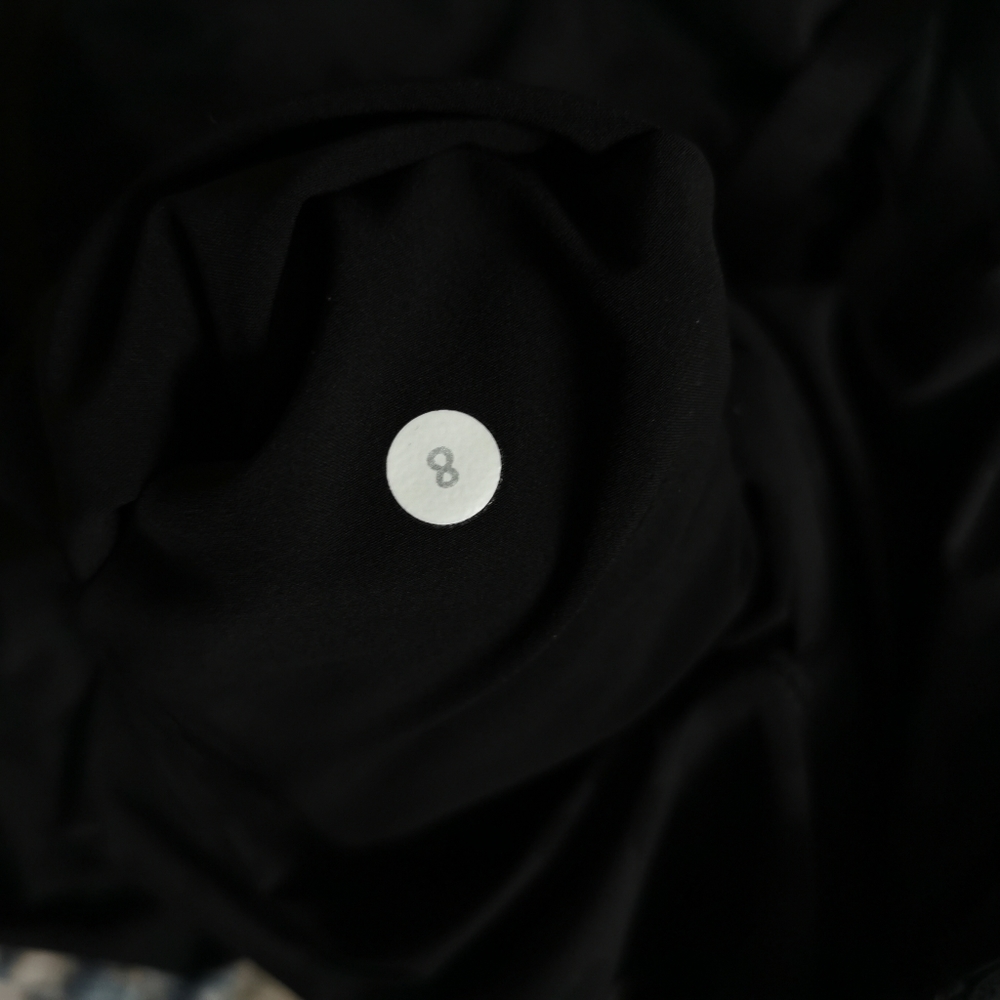 Lululemon Runderful size 8 pants - Picture 7 of 7